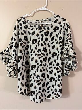 Jodifl Leopard Print Ruffle Sleeve Blouse - White/Black Size M